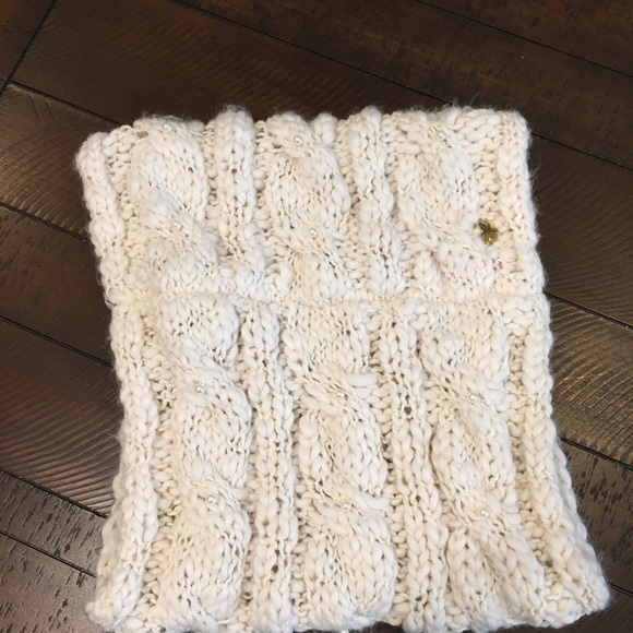 BETSEY JOHNSON CABLE KNIT CHUNKY INFINITY SCARF WITH PEARLS - Picture 3 of 4